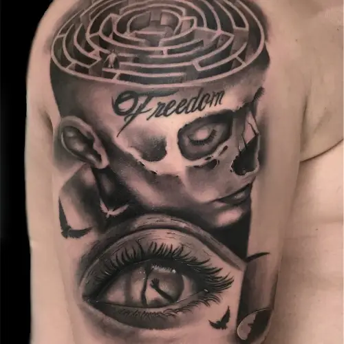 Tatuaje cráneo laberinto