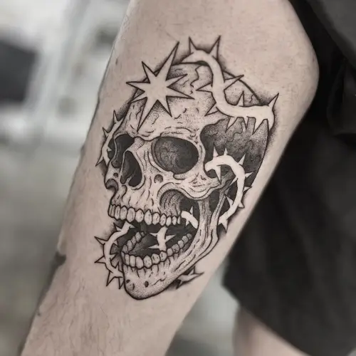 tatuatge de calavera i corona d'espines