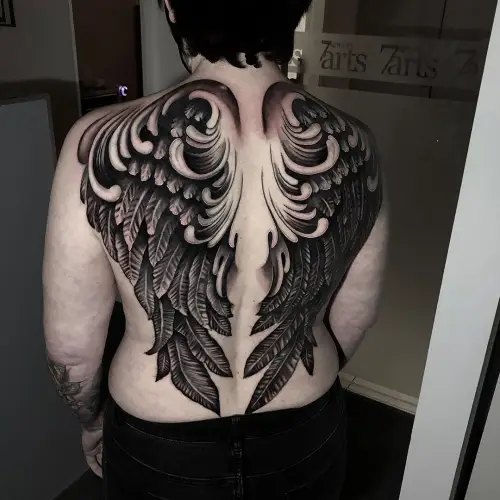 Tatuaje alas en la espalda