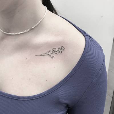 What You Need to Know About Collarbone Tattoos - TatRing