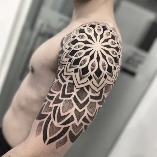 Tatuatge geometric ornamental braç